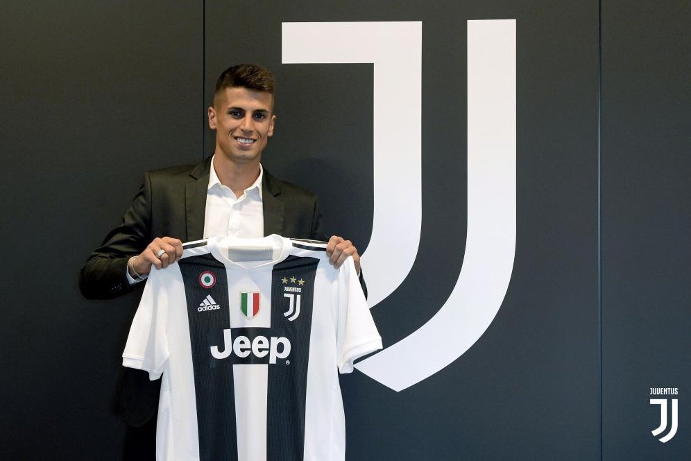 Cancelo Buat Man City dan MU Perang Harga Cancelo Buat Man City dan MU Perang Harga