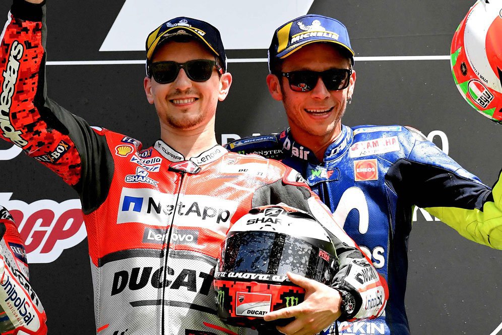 Rossi: Ducati Tak Mudah, Lorenzo Memang Butuh Waktu Rossi: Ducati Tak Mudah, Lorenzo Memang Butuh Waktu
