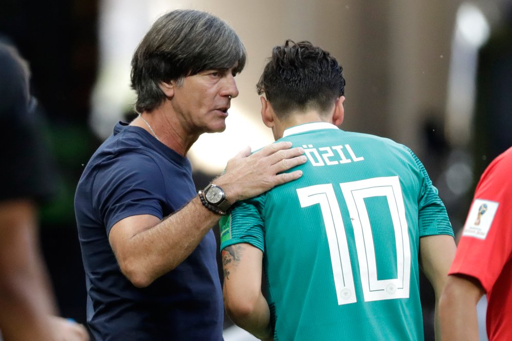 Loew: Saya Telepon Ozil, Tapi Tidak Dijawab Loew: Saya Telepon Ozil, Tapi Tidak Dijawab