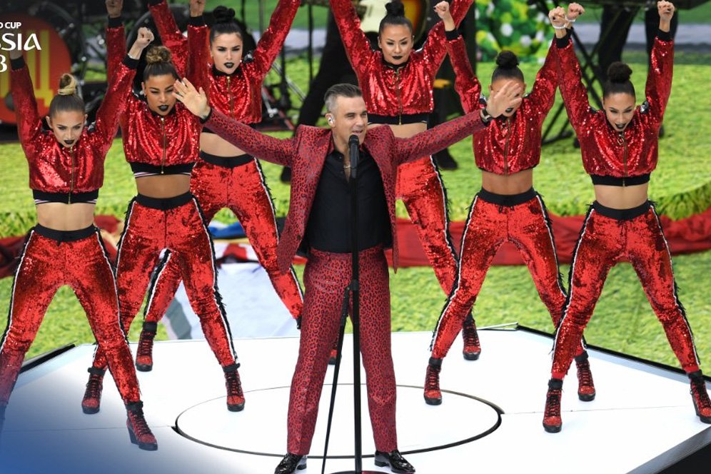 Robbie Williams Acungkan Jari Tengah Saat Opening Ceremony Piala Dunia 2018 Robbie Williams Acungkan Jari Tengah Saat Opening Ceremony Piala Dunia 2018