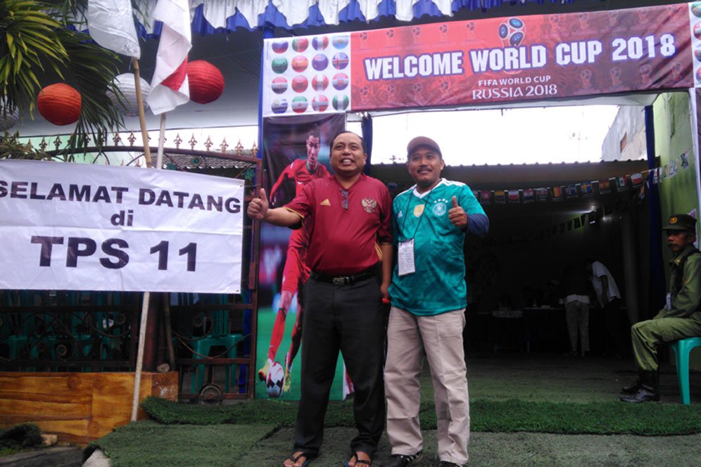 Tingkatkan Partisipasi Warga, Ketua Askot PSSI Malang Hias TPS Bernuansa Piala Dunia Tingkatkan Partisipasi Warga, Ketua Askot PSSI Malang Hias TPS Bernuansa Piala Dunia