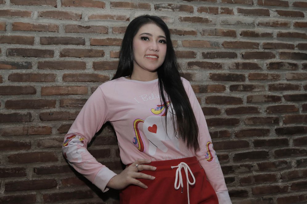 Foto Via Vallen Masuk IG Resmi MU, Netizen +62: Via Pakai Jersey MU Cantiknya Kebangetan! Foto Via Vallen Masuk IG Resmi MU, Netizen +62: Via Pakai Jersey MU Cantiknya Kebangetan!