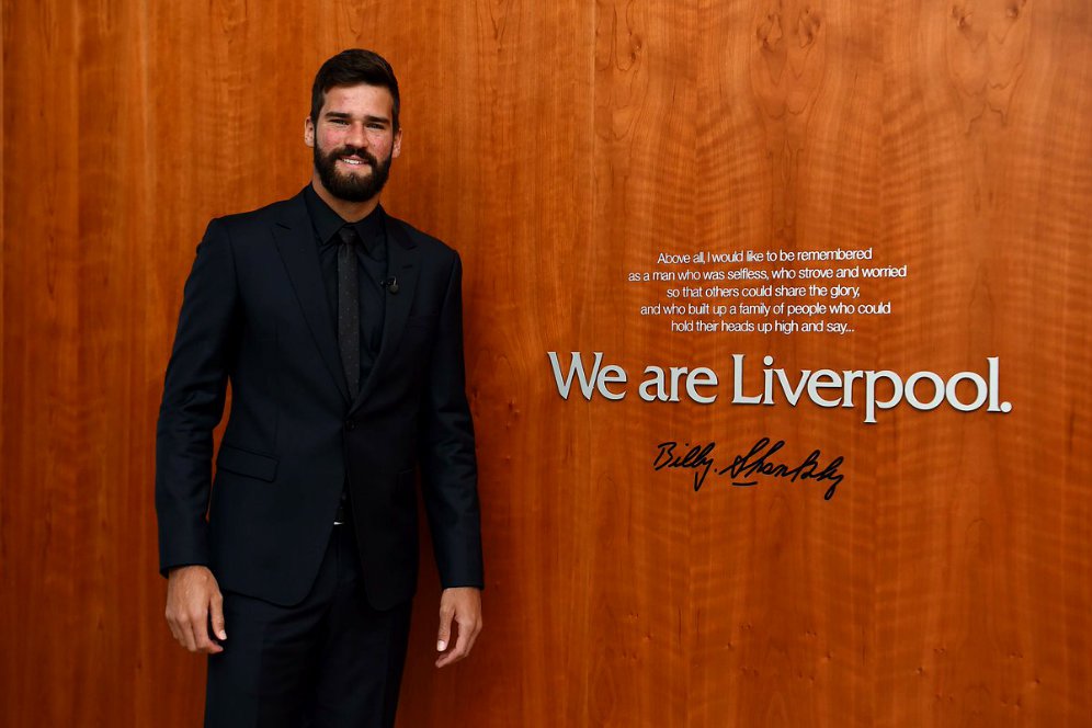 Alisson Dinilai Tak Bisa Menyelesaikan Masalah Liverpool di Pertahanan Alisson Dinilai Tak Bisa Menyelesaikan Masalah Liverpool di Pertahanan