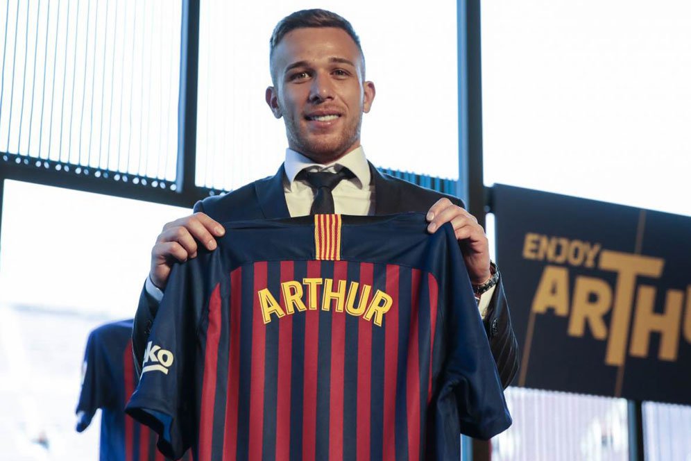 Reaksi Netizen Soal Rumor Pertukaran Arthur dengan Pjanic: Barcelona Sedang Mabuk Reaksi Netizen Soal Rumor Pertukaran Arthur dengan Pjanic: Barcelona Sedang Mabuk