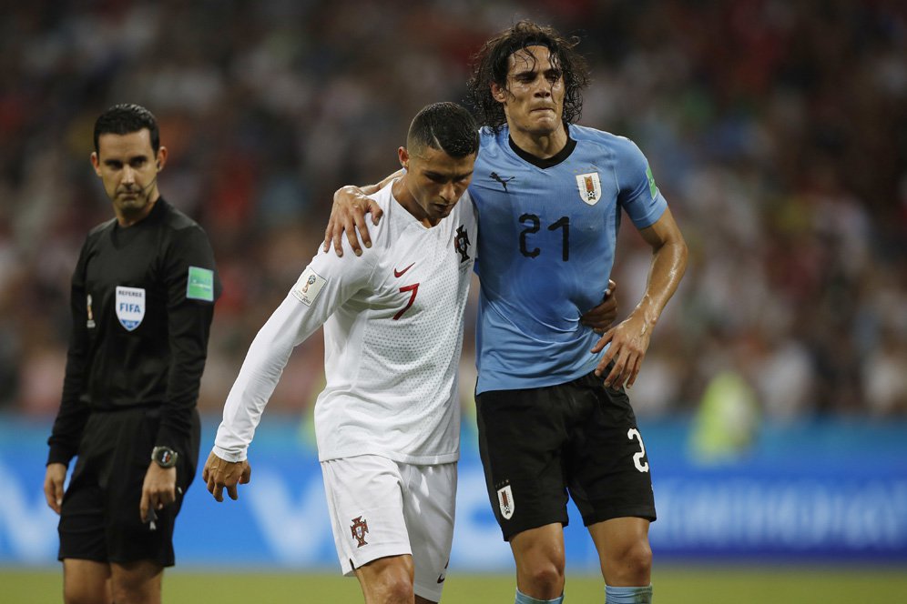 Kecewanya Cavani Tak Bisa Pulih Tepat Waktu Kecewanya Cavani Tak Bisa Pulih Tepat Waktu