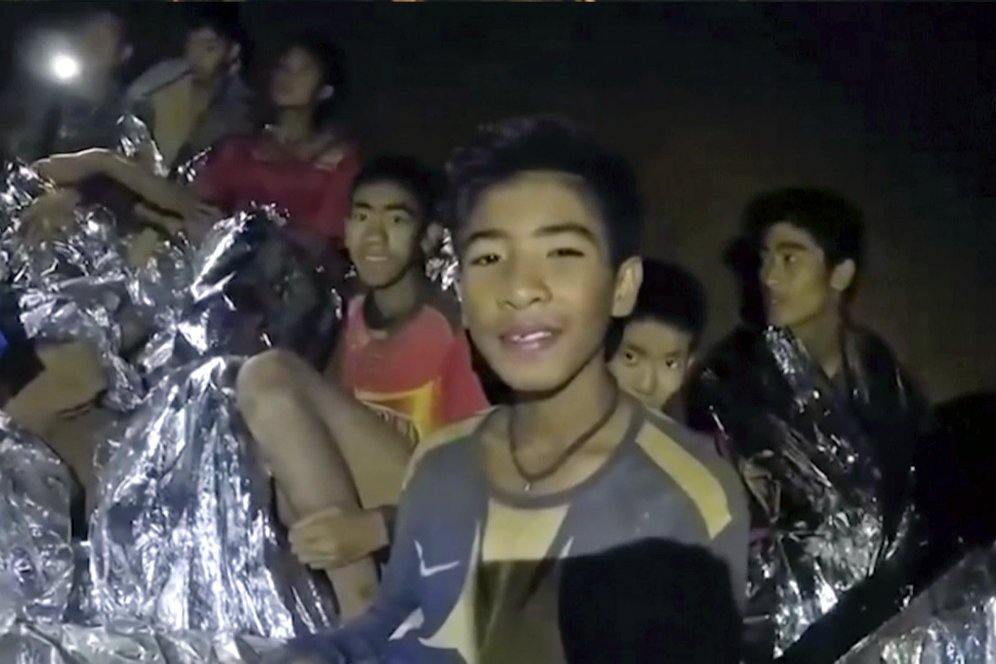 Setelah 18 Hari, Pemain Klub Moo Pa Sukses Dievakuasi dari Gua Tham Luang Setelah 18 Hari, Pemain Klub Moo Pa Sukses Dievakuasi dari Gua Tham Luang