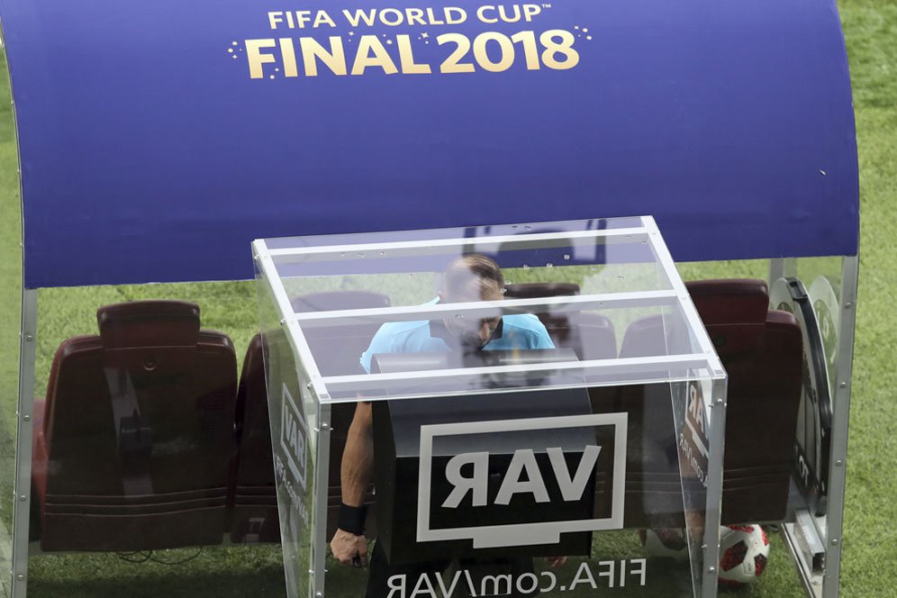 Presiden UEFA Belum Tertarik Gunakan VAR di Liga Champions Presiden UEFA Belum Tertarik Gunakan VAR di Liga Champions