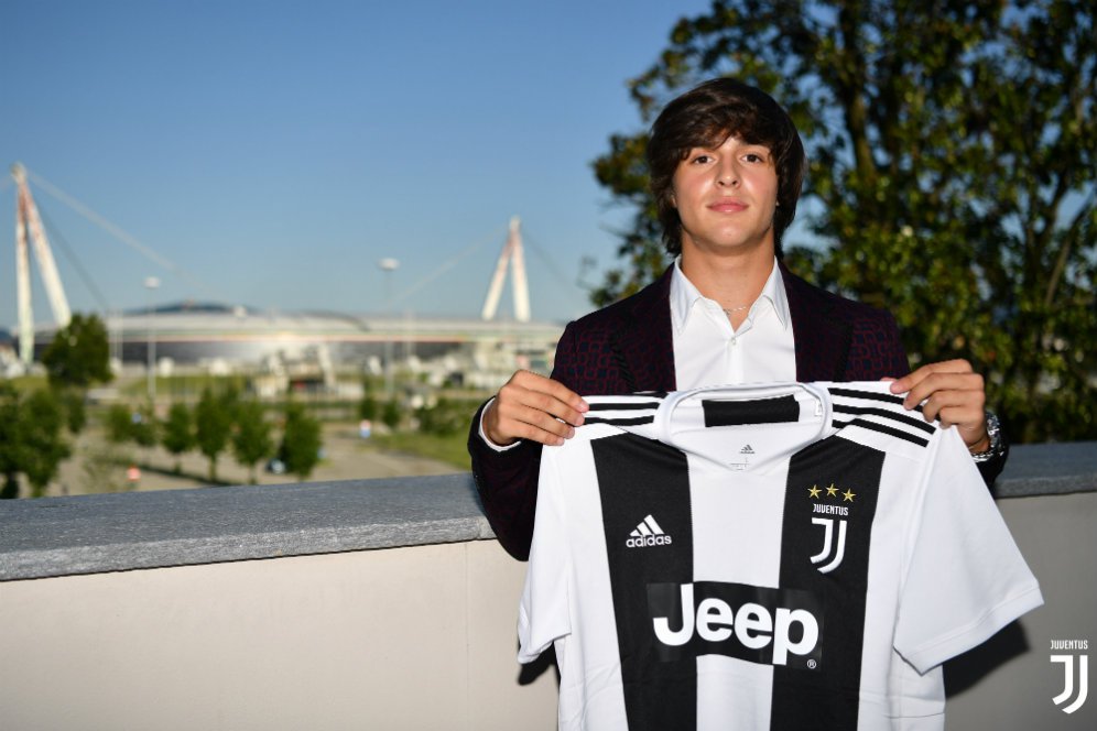 Juventus Resmi Bajak Wonderkid Barcelona