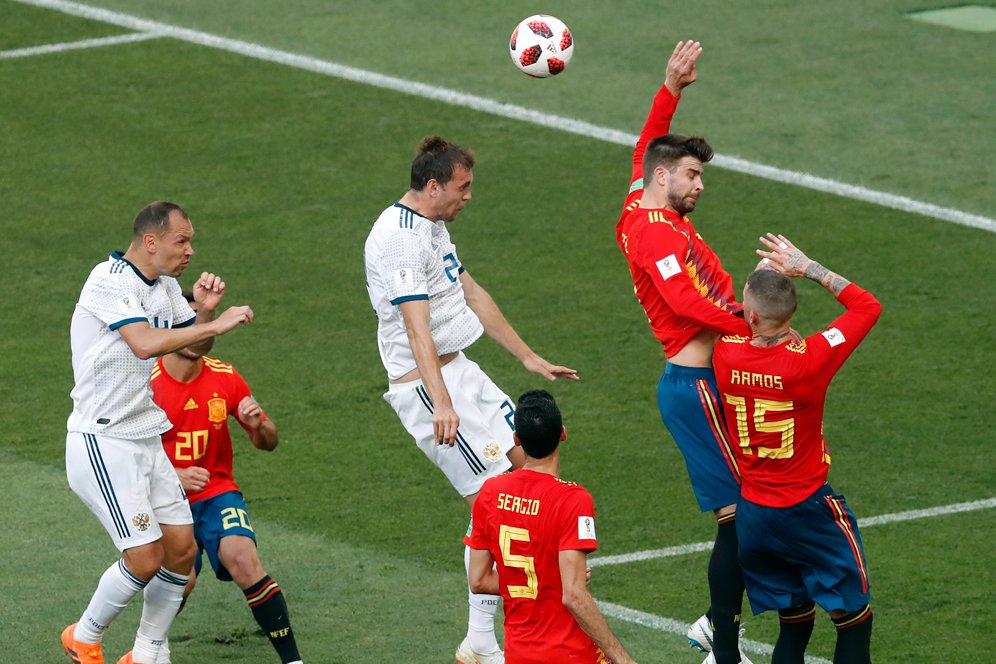 Gara-gara Panik, Pique Melakukan Handsball Gara-gara Panik, Pique Melakukan Handsball