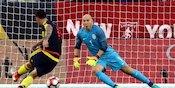 Video: Pertama di Dunia, Kiper Layani Wawancara Live Saat Sedang Tanding! Video: Pertama di Dunia, Kiper Layani Wawancara Live Saat Sedang Tanding!