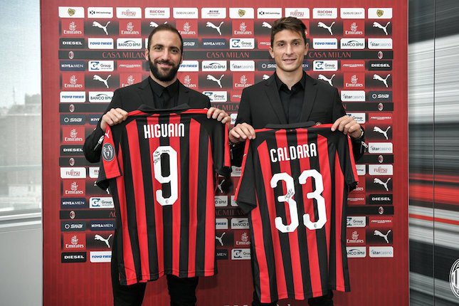 Pakai Jersey Nomor 9 Pakai Jersey Nomor 9