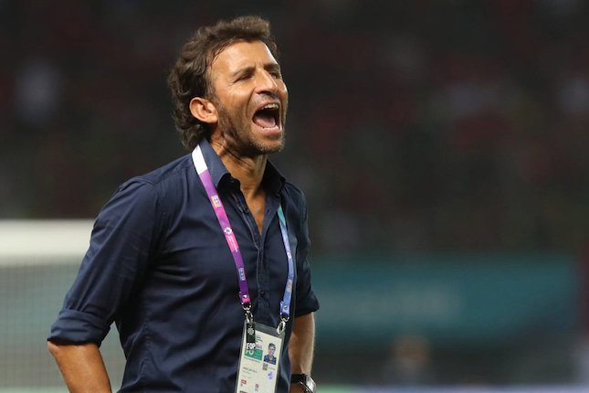 1. Luis Milla 1. Luis Milla