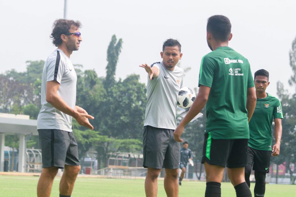 Luis Milla Bertahan, Bagaimana Nasib Penerjemahnya? Luis Milla Bertahan, Bagaimana Nasib Penerjemahnya?