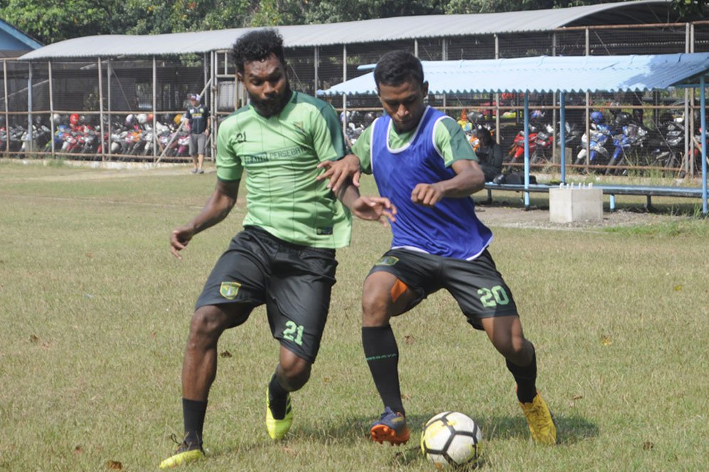 Persebaya Perbanyak Latihan Pagi, Ini Alasannya Persebaya Perbanyak Latihan Pagi, Ini Alasannya