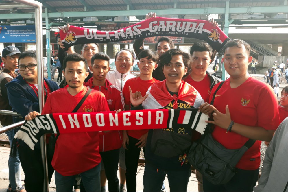 Commuter Line Jadi Favorit, Suporter Timnas U-23 Mulai Penuhi Stasiun Manggarai Commuter Line Jadi Favorit, Suporter Timnas U-23 Mulai Penuhi Stasiun Manggarai