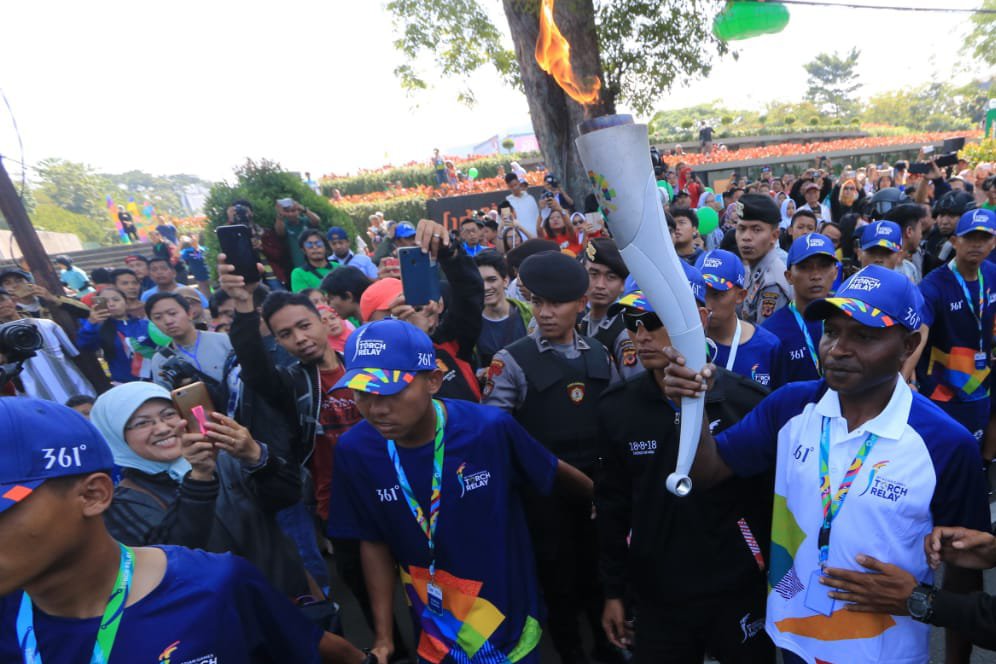Kesan Alex Pulalo Ikuti Torch Relay Asian Games di Bandung: Gembira Sekaligus Bangga Kesan Alex Pulalo Ikuti Torch Relay Asian Games di Bandung: Gembira Sekaligus Bangga