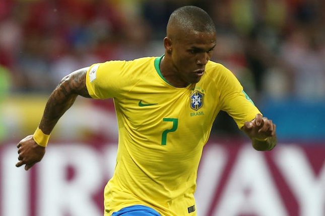 Satu Tim dengan Douglas Costa Satu Tim dengan Douglas Costa