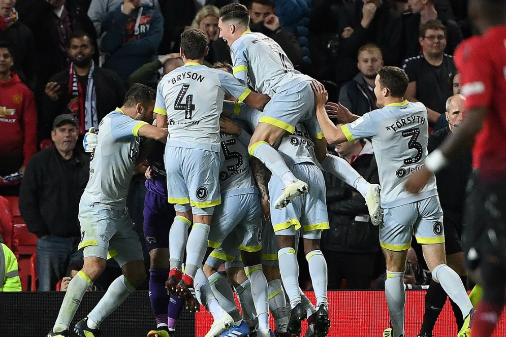 Hasil Pertandingan Manchester United vs Derby County: Skor 2-2 (7-8) Hasil Pertandingan Manchester United vs Derby County: Skor 2-2 (7-8)