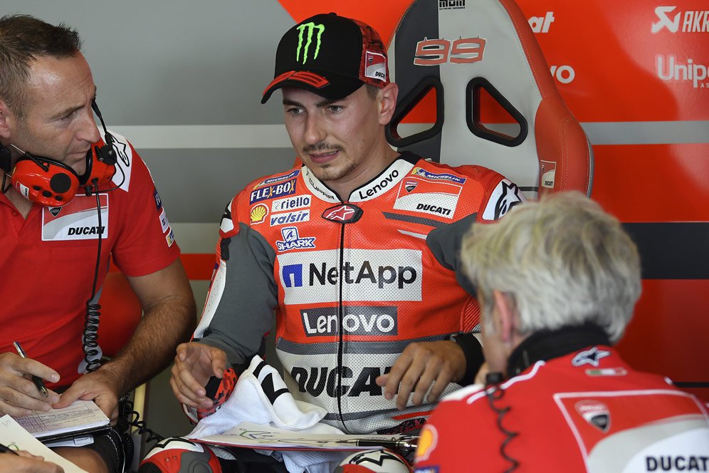 Lorenzo Harapkan Cedera Tak Halangi Partisipasi di Motegi Lorenzo Harapkan Cedera Tak Halangi Partisipasi di Motegi