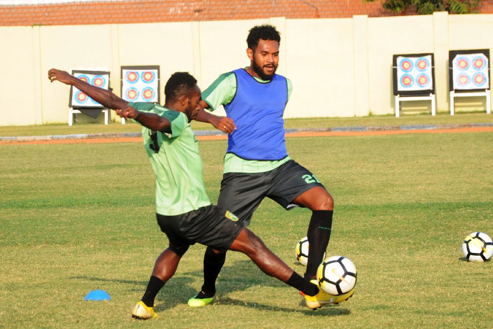 Djanur Belum Pikirkan Rotasi Pemain untuk Lawan Mitra Kukar Djanur Belum Pikirkan Rotasi Pemain untuk Lawan Mitra Kukar