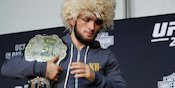 Gokil! Usai Pensiun dari Dunia Adu Jotos, Khabib Alih Profesi Jadi Pesepakbola Gokil! Usai Pensiun dari Dunia Adu Jotos, Khabib Alih Profesi Jadi Pesepakbola