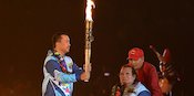 Momen Spesial, Menpora Bahagia Bawa Obor Asian Para Games 2018