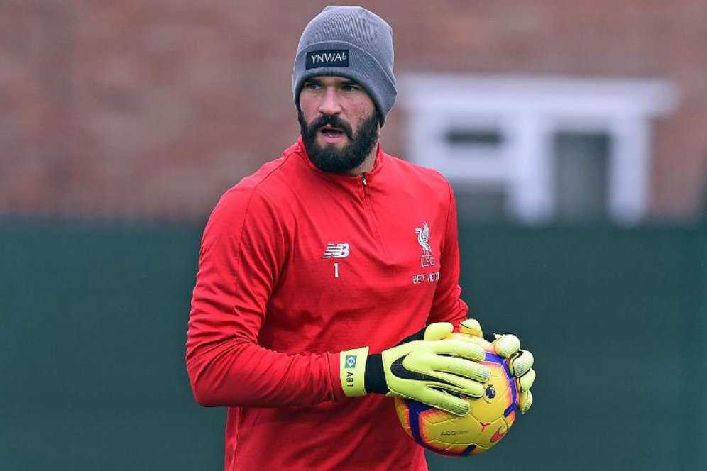 Antara Alisson Becker dan Ederson Moraes, Ini Pilihan Pelatih Kiper Arema Antara Alisson Becker dan Ederson Moraes, Ini Pilihan Pelatih Kiper Arema