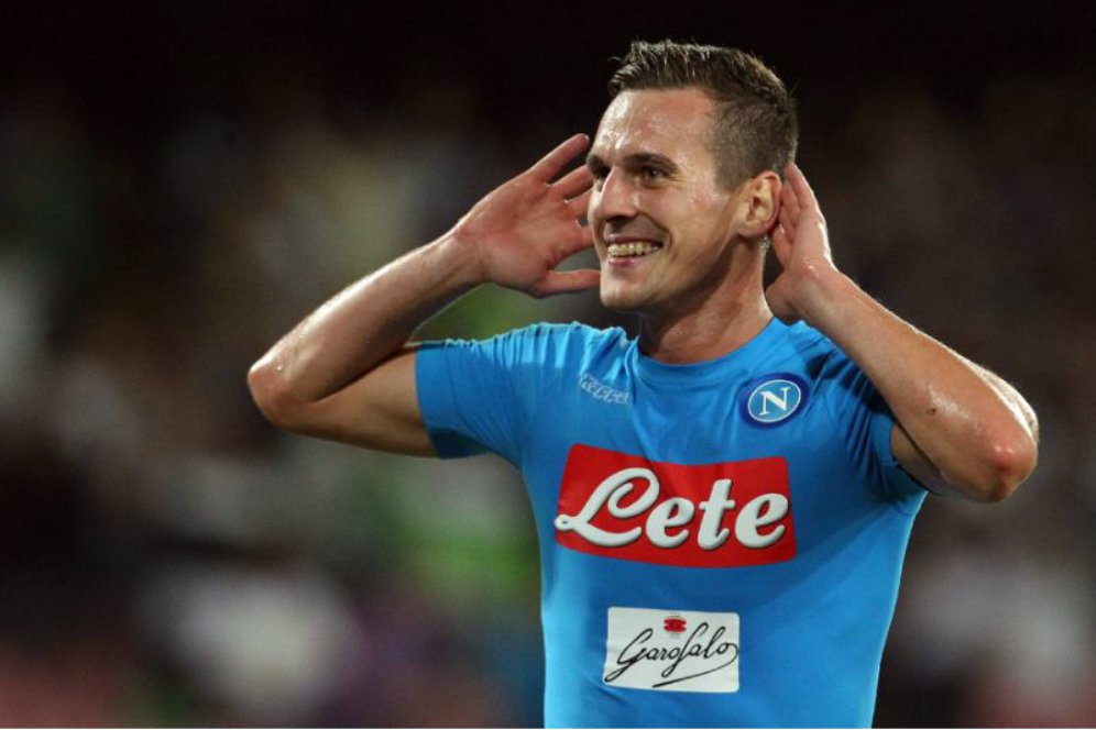 Apesnya Arkadiusz Milik; Dibegal di Jalanan Usai Jegal Liverpool Apesnya Arkadiusz Milik; Dibegal di Jalanan Usai Jegal Liverpool
