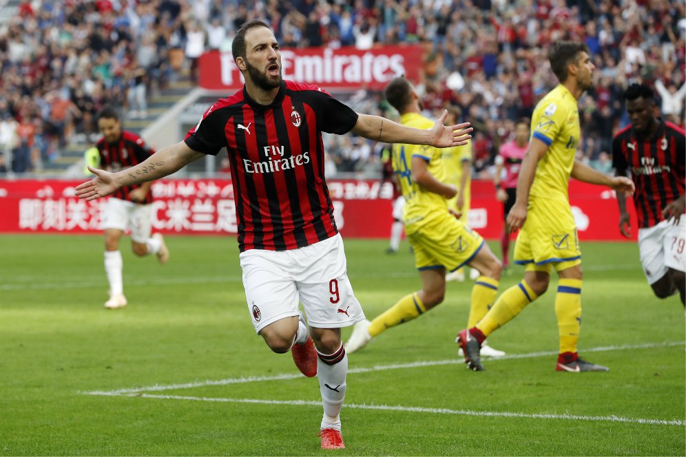 Juventus vs AC Milan, Alex Sandro Waspadai Ancaman Higuain Juventus vs AC Milan, Alex Sandro Waspadai Ancaman Higuain