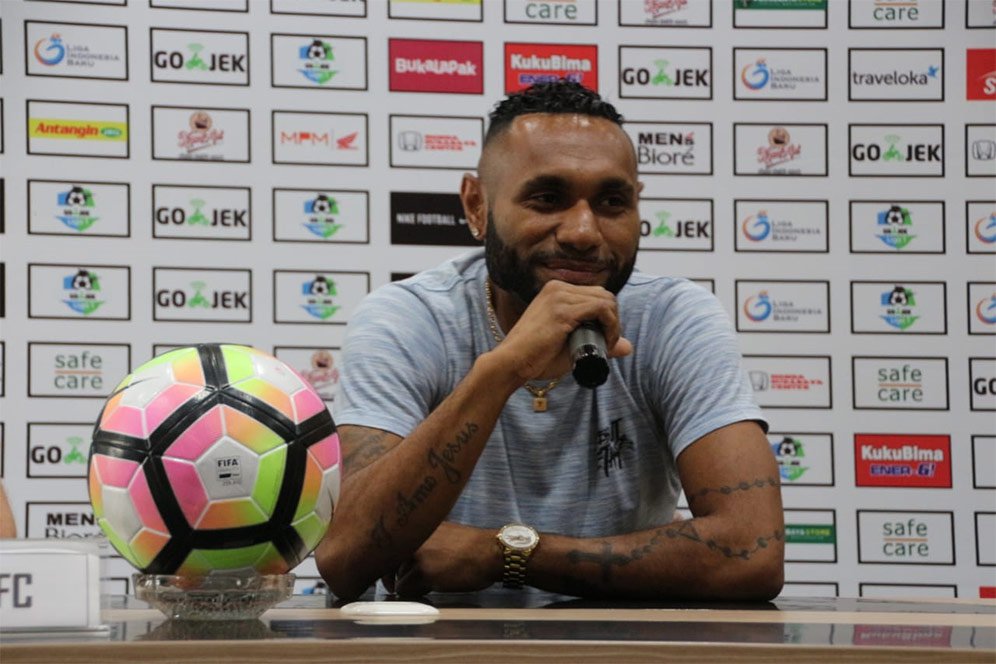 Titus Bonai Absen dalam Laga Kontra Persib, Mengapa? Titus Bonai Absen dalam Laga Kontra Persib, Mengapa?