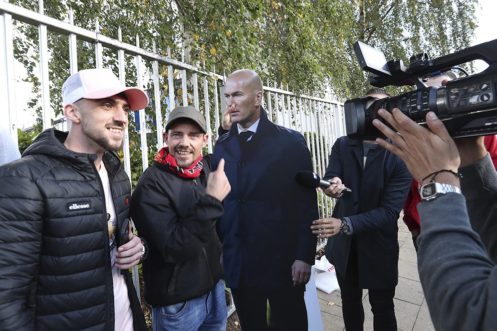 Loh, Zinedine Zidane 'Hadir' di Old Trafford? Loh, Zinedine Zidane 'Hadir' di Old Trafford?