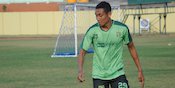 Cerita Kepanikan M. Syaifudin Usai Terlibat Benturan pada Laga Persela Vs Persebaya Cerita Kepanikan M. Syaifudin Usai Terlibat Benturan pada Laga Persela Vs Persebaya