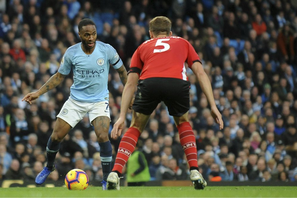 Carragher: Sterling Sudah Tepat Tinggalkan Liverpool Carragher: Sterling Sudah Tepat Tinggalkan Liverpool
