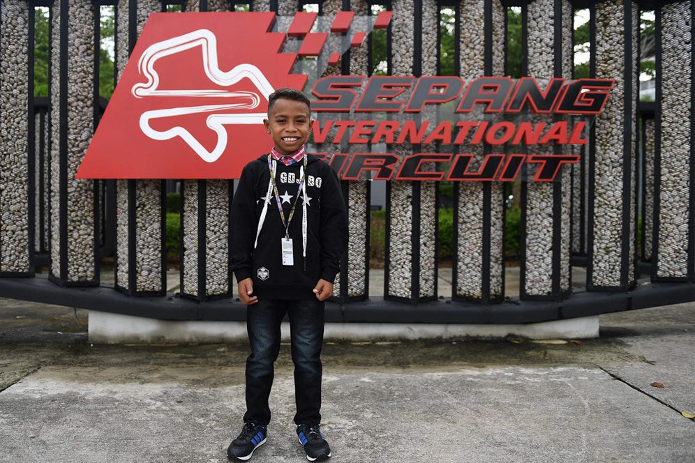 Bolanet Unseen: Tak Sengaja Jumpa Si Komentator Cilik di MotoGP Malaysia Bolanet Unseen: Tak Sengaja Jumpa Si Komentator Cilik di MotoGP Malaysia
