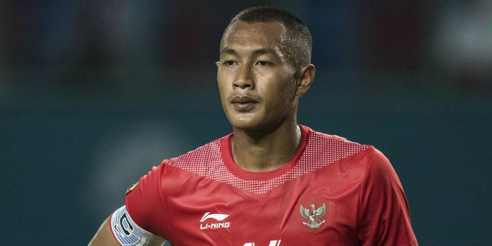 Hansamu Yama, saat melawan Chinese Taipei pada laga Grup A Asian Games di Stadion Patriot, Bekasi, Minggu (12/08). Indonesia menang 4-0 atas Chinese Taipei. (c) Bola.com/Vitalis Yogi Trisna