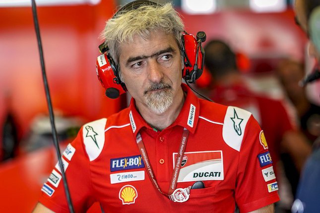 Tak Perlu Lewat Media Massa Tak Perlu Lewat Media Massa