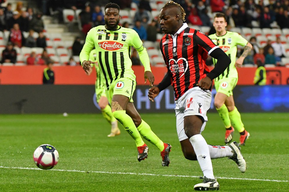 Balotelli: Fans Milan Tak Punya Rasa Hormat Balotelli: Fans Milan Tak Punya Rasa Hormat