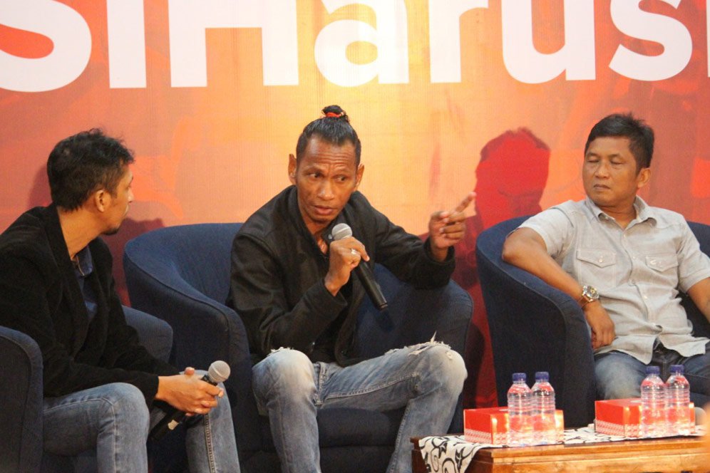 Pelatih Timnas Hong Kong Ternyata Pernah Satu Tim dengan Rochy Putiray: Dia Pemain yang Cepat Pelatih Timnas Hong Kong Ternyata Pernah Satu Tim dengan Rochy Putiray: Dia Pemain yang Cepat