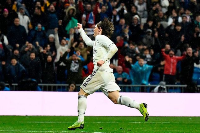 Bermain dengan Modric Bermain dengan Modric
