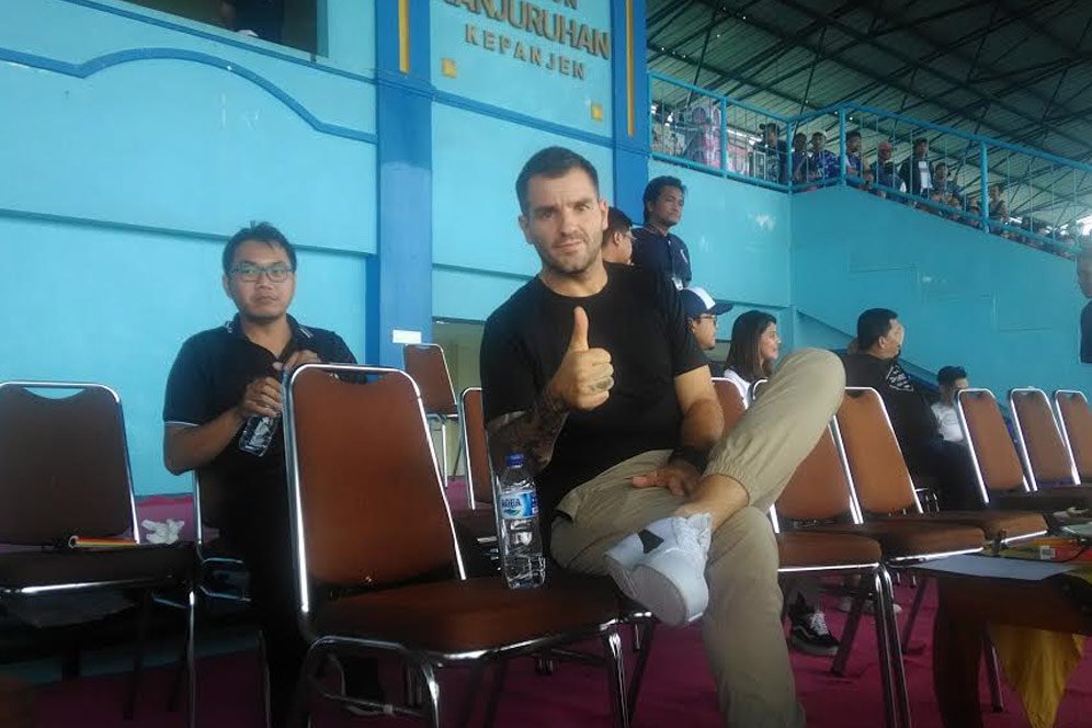 Simon McMenemy Saksikan Langsung Laga Arema vs Persita Simon McMenemy Saksikan Langsung Laga Arema vs Persita