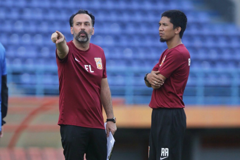 Pelatih Borneo FC Keluhkan Kondisi Lapangan di Markas Mojokerto Putra Pelatih Borneo FC Keluhkan Kondisi Lapangan di Markas Mojokerto Putra