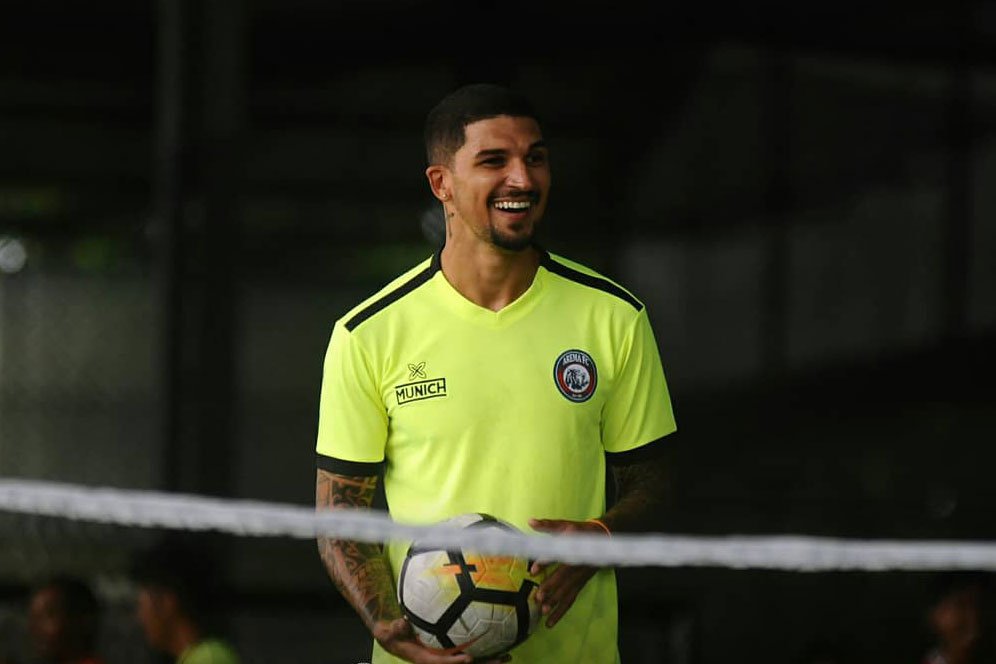 Eks Stopper Arema FC Bangga Gabung Persipura Jayapura Eks Stopper Arema FC Bangga Gabung Persipura Jayapura