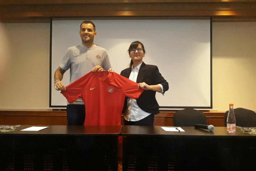 Ratu Tisha Jawab Keraguan Terkait Lisensi Pelatih Timnas Indonesia Ratu Tisha Jawab Keraguan Terkait Lisensi Pelatih Timnas Indonesia