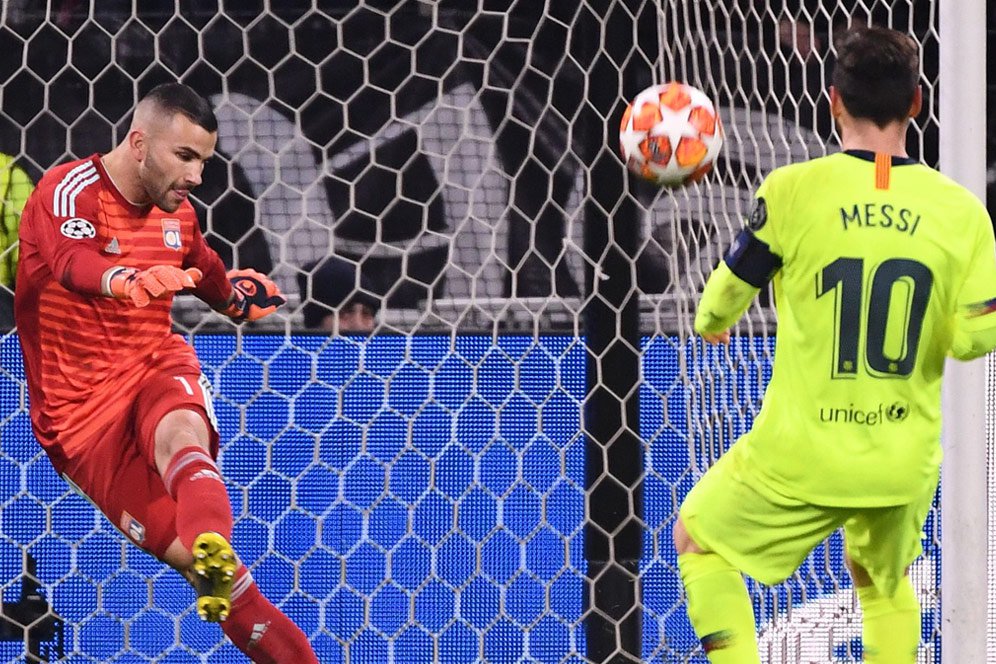 Kiper Lyon Puas Bisa Mandulkan Barcelona Kiper Lyon Puas Bisa Mandulkan Barcelona