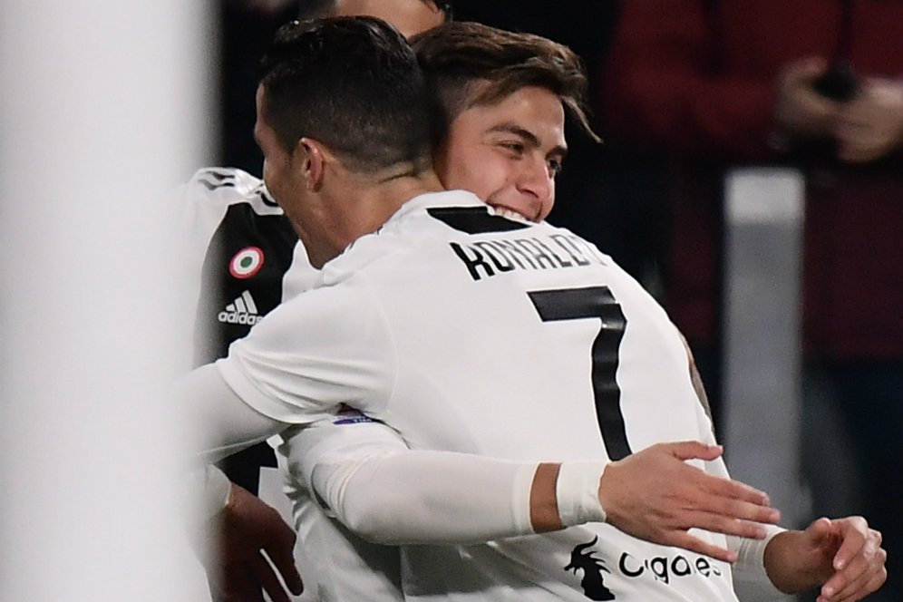 Ketika Paulo Dybala Dapat Kecupan dari Ronaldo dan Bonucci