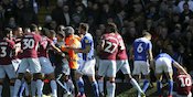 Gelandang Aston Villa Jadi Korban Pemukulan Suporter Birmingham Gelandang Aston Villa Jadi Korban Pemukulan Suporter Birmingham