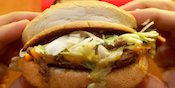 Klub Divisi 2 Inggris Ini Dibikin Gempar Oleh Hamburger yang Jatuh dari Langit Klub Divisi 2 Inggris Ini Dibikin Gempar Oleh Hamburger yang Jatuh dari Langit