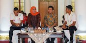 Gubernur Jatim Gercep Tinjau Langsung Penanganan Korban Kerusuhan Stadion Kanjuruhan Gubernur Jatim Gercep Tinjau Langsung Penanganan Korban Kerusuhan Stadion Kanjuruhan