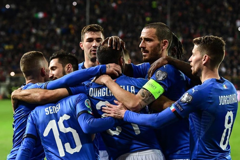 Kritik Timnas Italia, Dario Hubner: Terlalu Banyak Pemain Muda Kritik Timnas Italia, Dario Hubner: Terlalu Banyak Pemain Muda