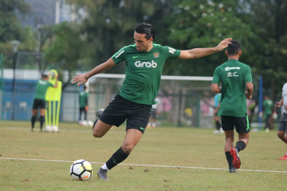 Ezra Walian Dipermasalahkan AFC, PSSI Bersurat ke FIFA Ezra Walian Dipermasalahkan AFC, PSSI Bersurat ke FIFA